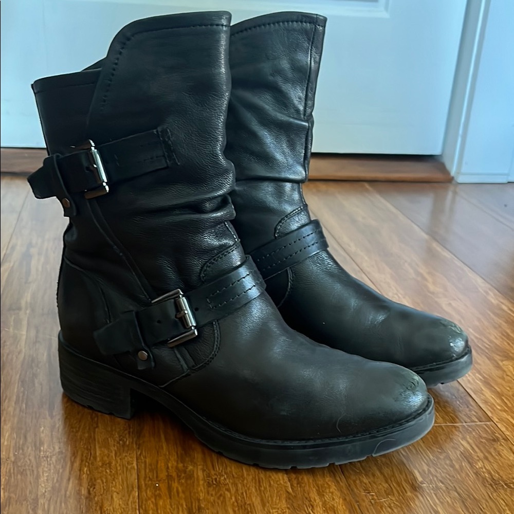 Earth Black Leather Buckle Boots, size 8